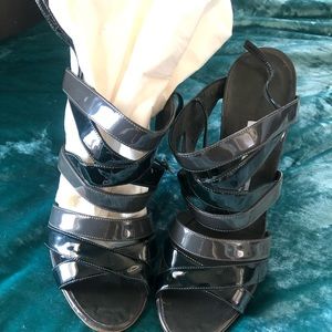 BN NW Manolo Blahnik Patent Leather Mules